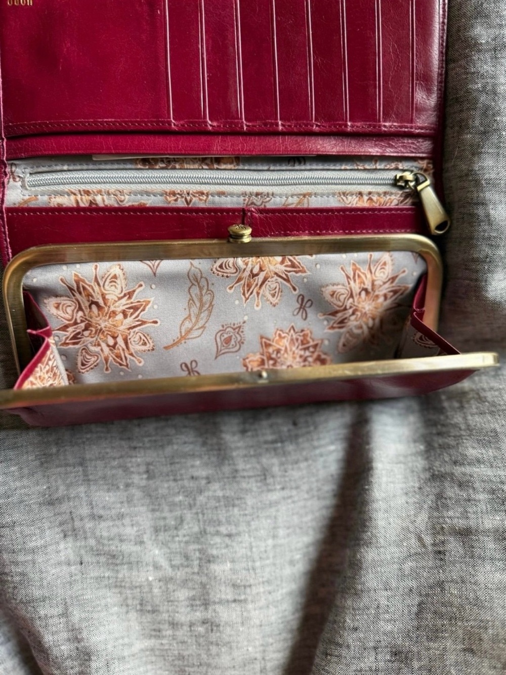 HOBO Burgundy Leather Kiss-Lock Clutch Wallet - Picture 4 of 4